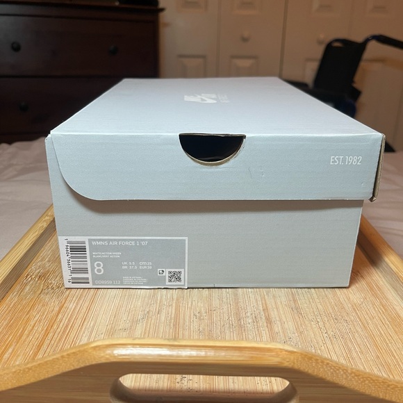 Nike Women’s Air Force 1 ‘07 Action Green and White - Picture 15 of 15